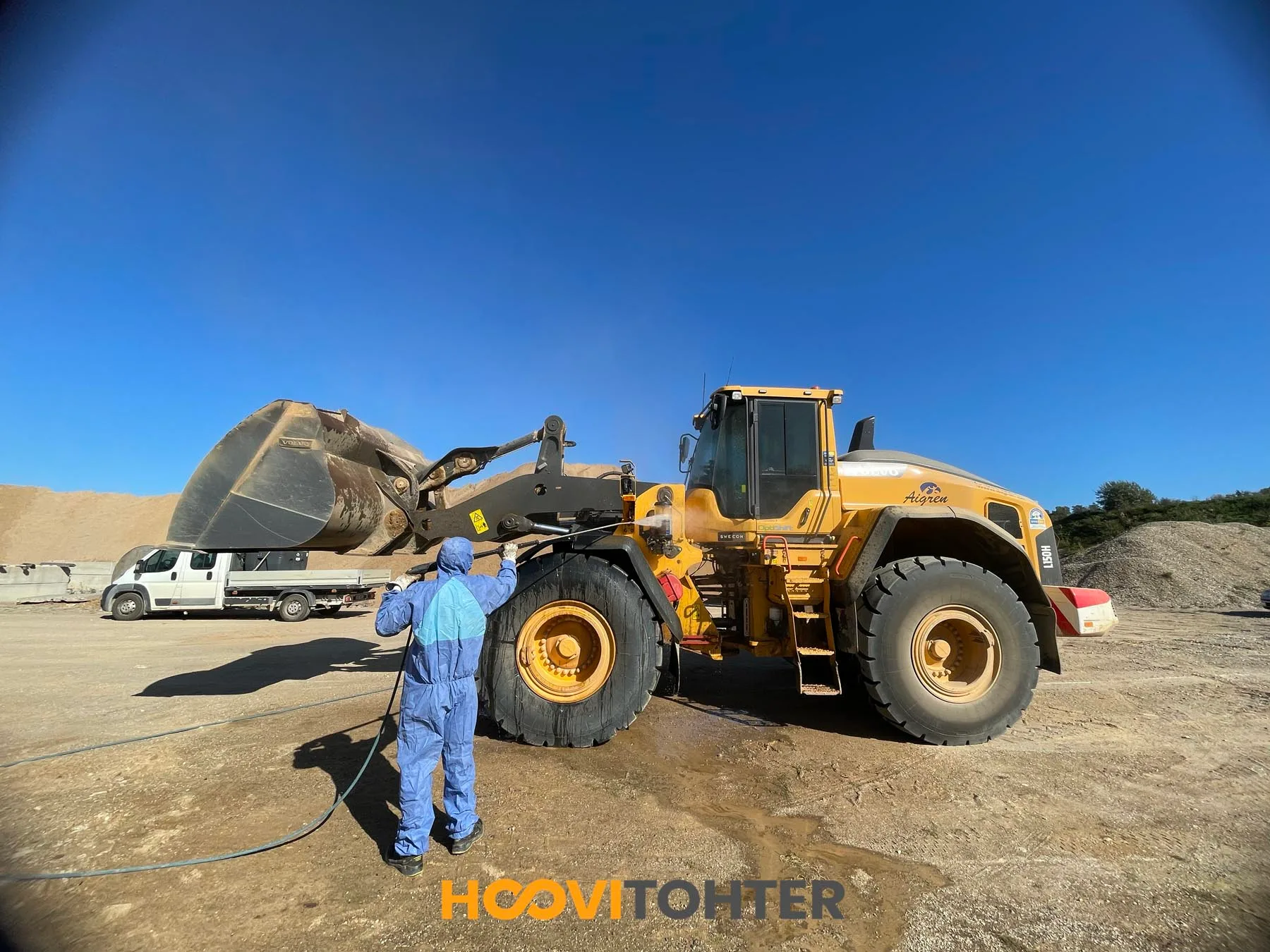 Laaduri mobiilne puhastus mobiilse survepesuriga 